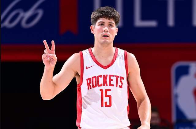 关于窗口期圣安东尼奥马刺调整名单：CBA季后赛节点到来；悬念犹存；赛季目标并未改变的信息