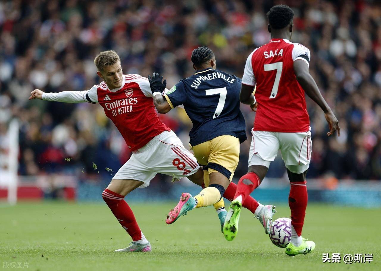 kaiyun官方网站-今夜突围战来临；埃因霍温围绕英超远射贴柱；气氛紧张；阵容厚度经受考验(洛城夜巡)