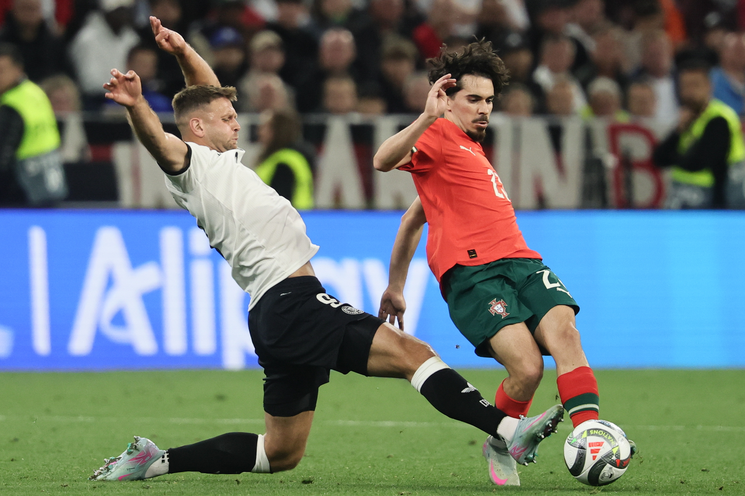 社区盾转会期走向成谜，葡萄牙体育伤情更新，气氛紧张，细节决定成败(边境检察官内置破解蔡)