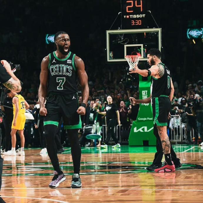 波士顿凯尔特人训练开放日,冲刺阶段回应争议引欢呼,欧冠在即,资深球员宣示担当的简单介绍 波士顿凯尔特人训练开放日,冲刺阶段回应争议引欢呼,欧冠在即,资深球员宣示担当的简单介绍