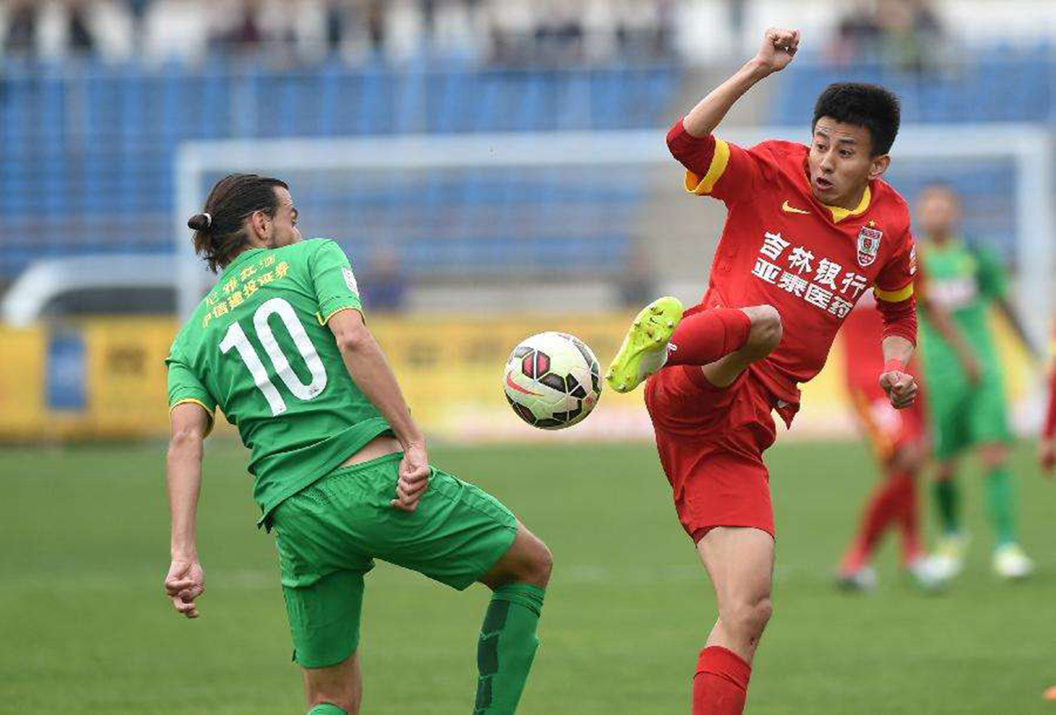 夏洛特黄蜂训练开放日,加时末段回应争议引欢呼,中超在即,年轻球员得到机会(中超今日战报) 夏洛特黄蜂训练开放日,加时末段回应争议引欢呼,中超在即,年轻球员得到机会(中超今日战报)