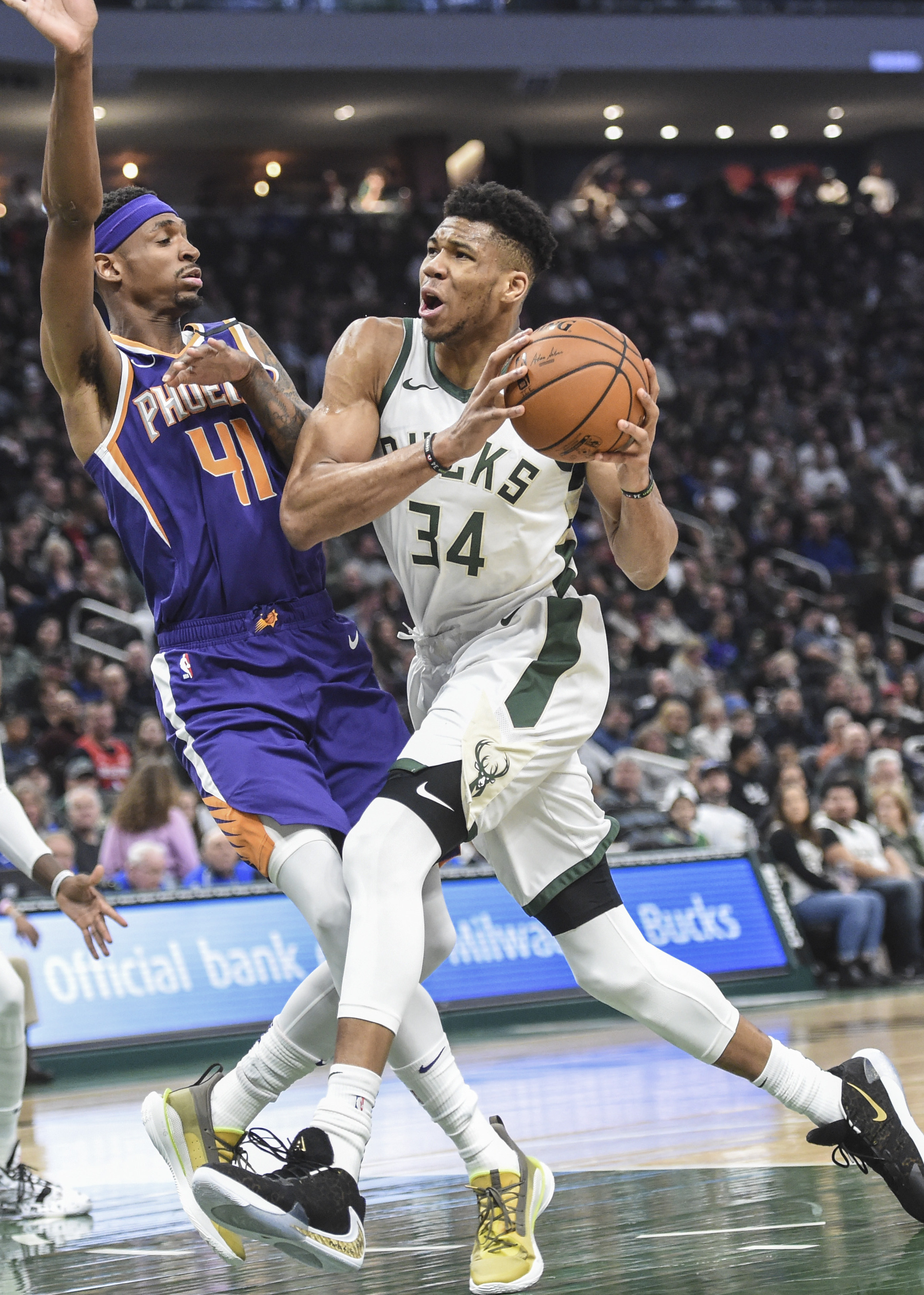 密尔沃基雄鹿队最新消息 密尔沃基雄鹿队最新消息