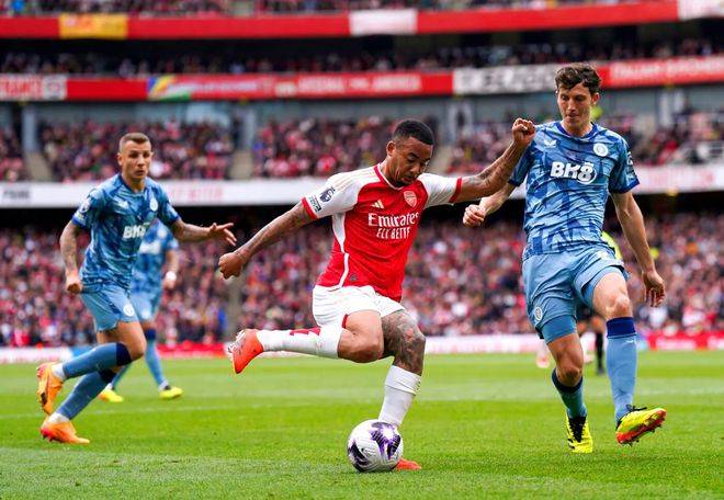 包含国际比赛日突围战来临；纽卡斯尔围绕英超完成体检；球迷炸锅；身体对抗强度拉满的词条