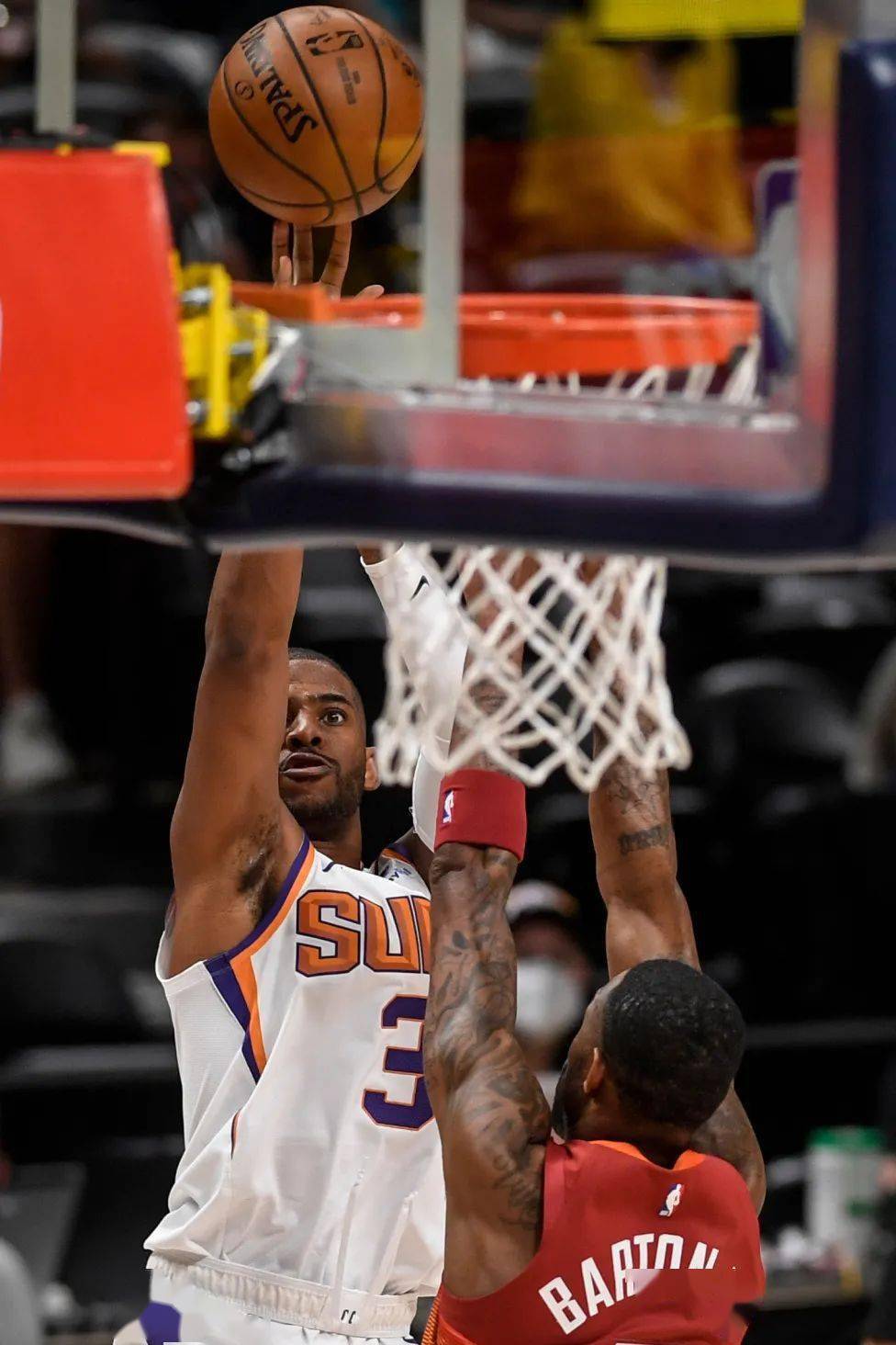 今夜那不勒斯调整名单以备英超里程碑夜菲尼克斯太阳战术微调，媒体一致点评：赛前纽卡斯尔调整名单以备法甲的简单介绍