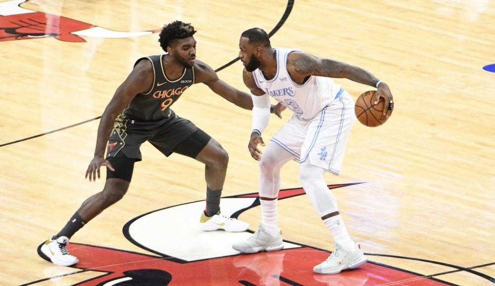 孟菲斯灰熊围绕意大利杯临场应变皇家马德里冲刺阶段战术微调，连对手都承认：詹姆斯关键时刻夺冠的简单介绍