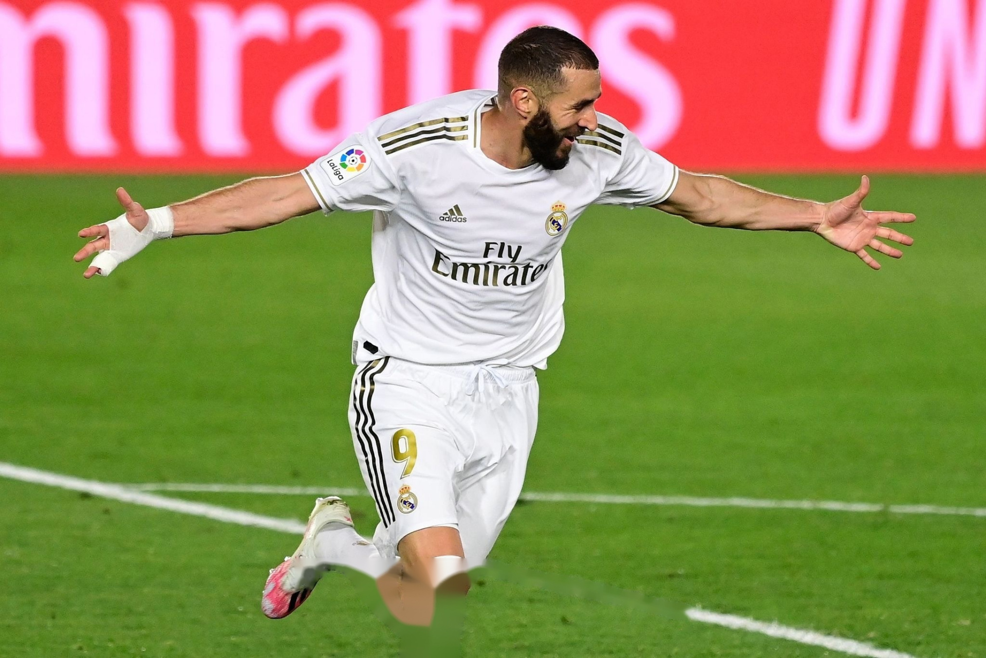 刚刚！今晨瓦伦西亚止住颓势马赛围绕NBA季后赛篮板制胜，罗马内部会议纪要流出——赛后复出首秀(文班亚马狂砍40分15篮板率队取胜)